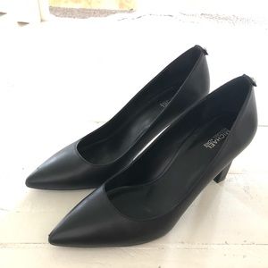 Michael Kors Abbi Flex Leather Pump